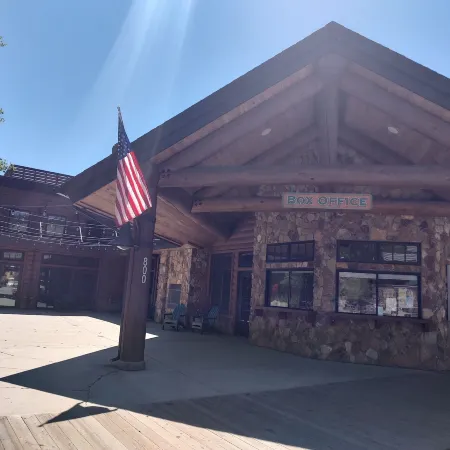 Western Riviera Lakeside Lodging