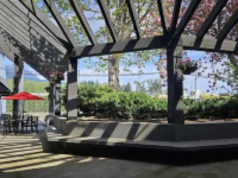 シーダーズ イン ホテル & コンベンション センター ギブソンズのホテル