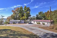 Captivating Cadiz Hideaway w/ Deck on Lake Barkley - 3-Sterne