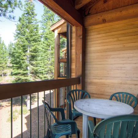 Inviting Ski Getaway < 1 Mile to Northstar Resort!