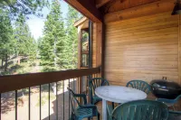 Inviting Ski Getaway < 1 Mile to Northstar Resort! - parking