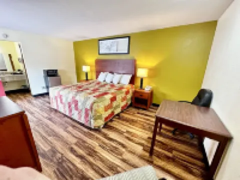 Regency Inn Iola Hotels in Iola