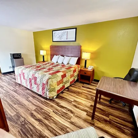 Regency Inn Iola Hotels in Iola