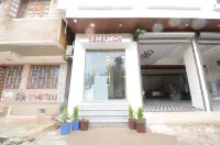 Hotel Shri Dhwaja Inn - 2-Star