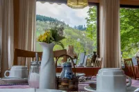 Hotel Restaurant Zum Valwiger Herrenberg Hotels in Ernst