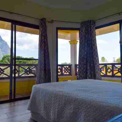 Sea Piton View Apartment- Location, Convenience, Modern Living Rooms