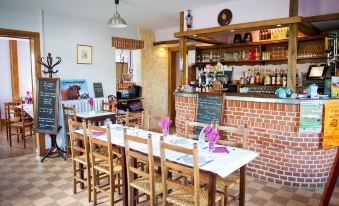 Logis Hotel Restaurant le Relais Fleuri