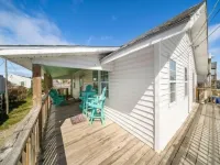 Beach Cabin - Perfect for Your Family Getaway! Pet Friendly! 2 Bedroom Cottage by RedAwning - Pet friendly