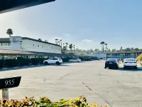 Franciscan Inn Motel - parking