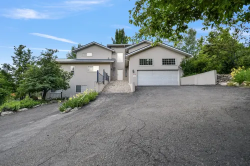 Family Getaway~Hot Tub, Ice Castles & Tubing Hs 5 Bedroom Home by RedAwning