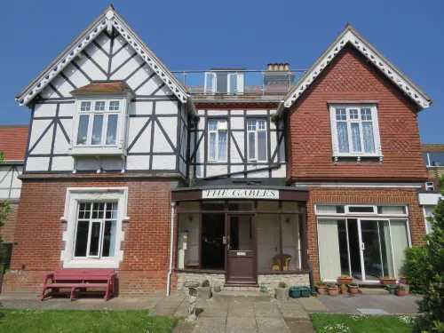 Swanage Bay Apartment - parkir