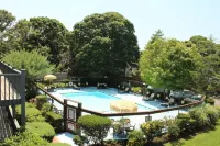 Kenny's Tipperary Inn Hotels in Montauk