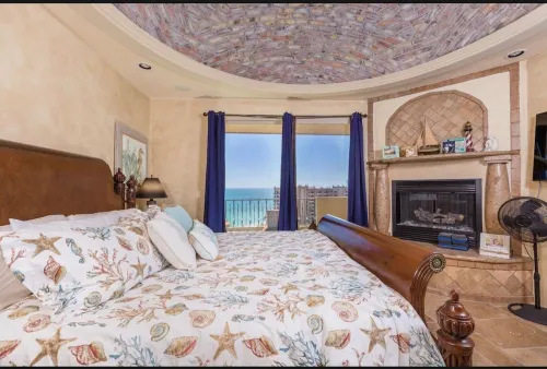 Luxurious 2-Story Oceanview Penthouse w/PVT Hot Tub/Theater Room120” 4K screen