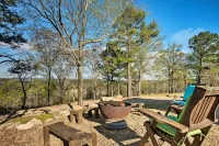 Broken Bow Mountaintop Home w/ Hot Tub! - Haustierfreundliche