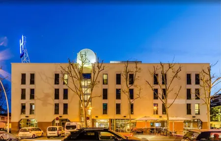 Hotel HC Mollet Barcelona Отели рядом с достопримечательностью «Masia de Can Coll»