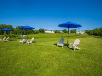 Strawberry Hill Seaside Inn Hotels in Knox County