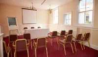 Bear Hotel by Greene King Inns Hotel di Havant