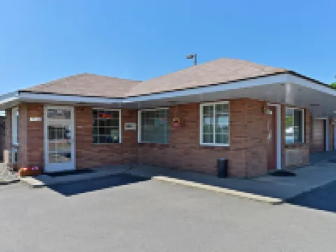 Majestic Inn & Suites Hotels in Altamont