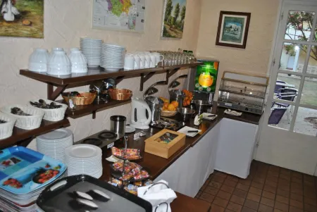 Logis Hôtel & Restaurant le Fleurance Отели в г. Лектур