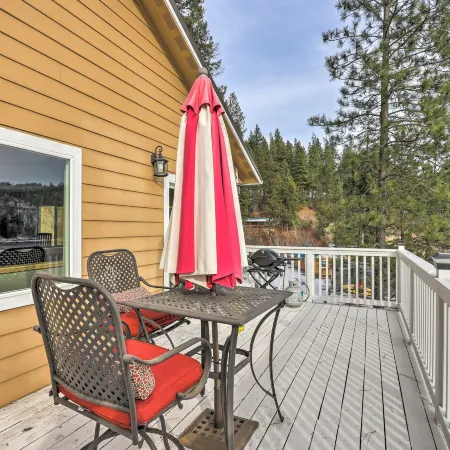 Lake Loon 'Hillside' Cottage w/ Private Deck!