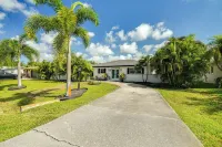 Fort Myers Bungalow - 12 Miles to the Beach!
