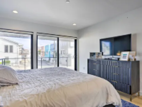 Luxury Long Beach Villa with Ocean Views! Hotels in Long Beach