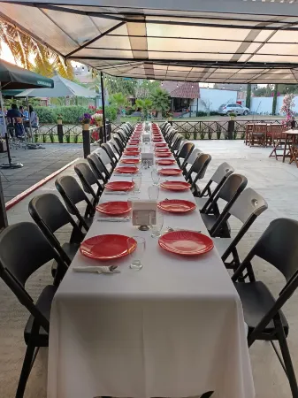 Hotel Palmas Teotihuacán Отели в г. Охо де Агуа