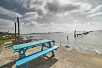 Rockport Bayfront Studio w/ Patio: 'Casa Familia' - Beach