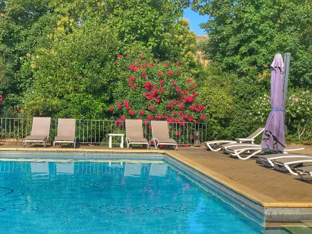 Le Pré du Moulin - Maison Alonso - Hôtel & Restaurant Отели в г. Сериньян-дю-Конта