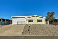 Bullhead City Home w/ Fire Pit - Walk to CO River!