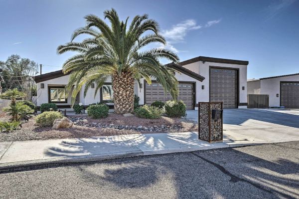 Lake Havasu Home w/ Pool - 3 Mi to Lake!