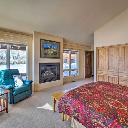 Unique Mountain Escape w/ 2 Decks < 2 Mi to Skiing