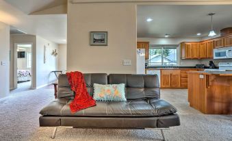Grants Pass Home 1 Mi to Downtown and Rogue River!