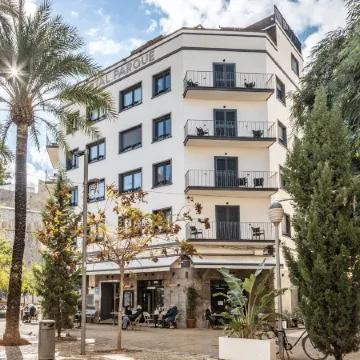 Hostal Parque Ibiza Отели рядом с достопримечательностью «Пуэрто де Ибиса»