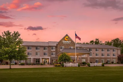 Comfort Inn & Suites Hotels in New Philadelphia