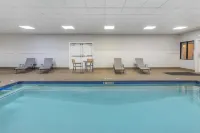 Best Western Plus Hotel at the Convention Center - Swimmingpools