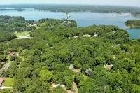 1 Mi to Lake Hartwell: Updated Retreat w/ Patio! - 3-Star