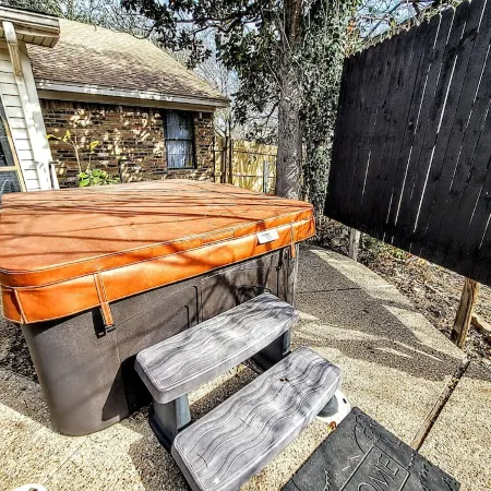 Texas Sunshine Oasis WACO/Silos/Baylor: Pool, Piano, PingPong, Pets on 1/2 acre