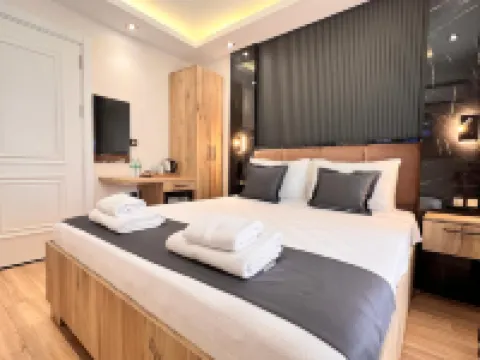 ザ ベイル ホテル イェニカプ駅周辺のホテル