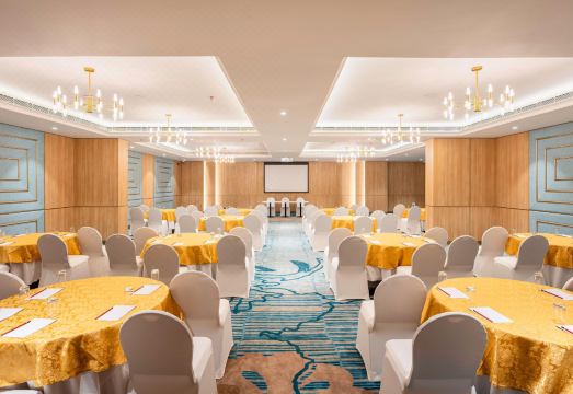 파크 인 & 스위트 바이 래디슨 트리수르 이스트 포트 로비