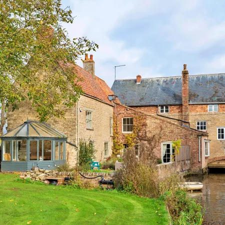 Islip Mill House - Beautiful Riverside Home Hotels in Kettering