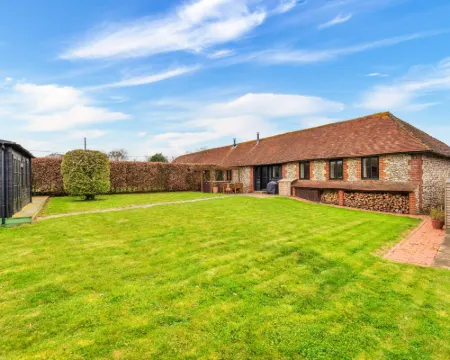 Flint Barn 法弗舍姆酒店