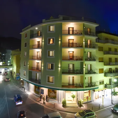 Hotel Tourist Отели рядом с достопримечательностью «Пляж Марамео»