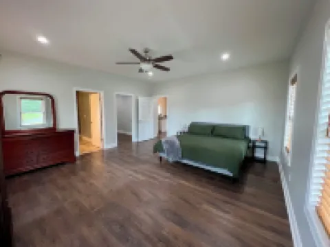 Cozy 3 BR Cabin with Pond on 3 acres / New River Gorge / Summersville Lake