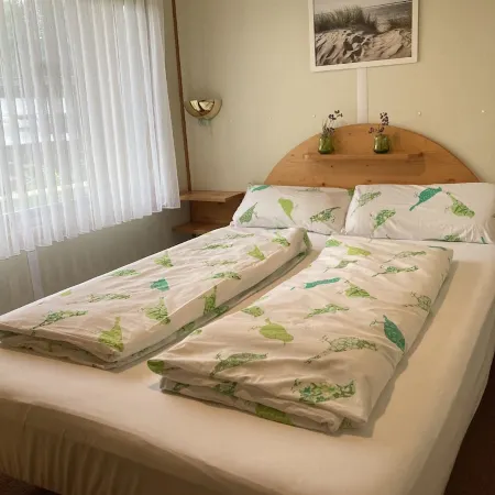 Idyllic vacation home away from the city noise directly on the Müritz arm