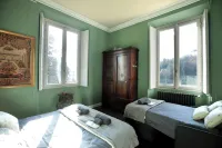 Villa Lucini 1886 "Garden Apt, close to Lake Como & Milan. Sauna & tank pool Hotels in Olgiate Molgora