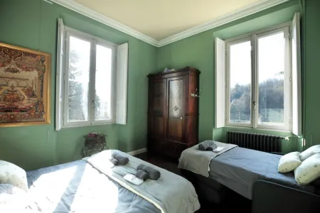 Villa Lucini 1886 "Garden Apt, close to Lake Como & Milan. Sauna & tank pool