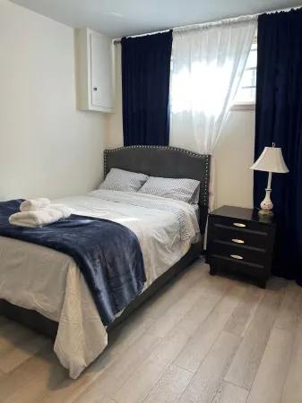 Cozy & Modern 3BR Lower Unit I Private Entrance, Laundry, Fridge Microwave Отели рядом с достопримечательностью «Pearle Vision»