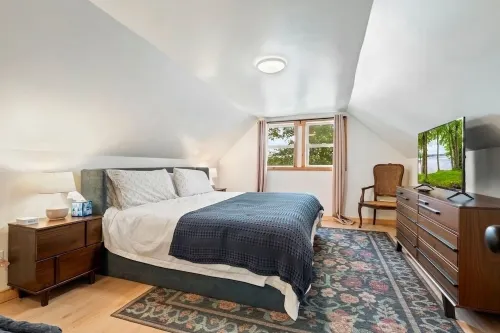 Zeus's Landing at Cottages of Maine Gradual beachfront, King Beds, Dog Friendly