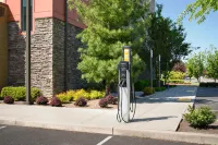 Best Western Premier Hotel at Fishers Landing - parking